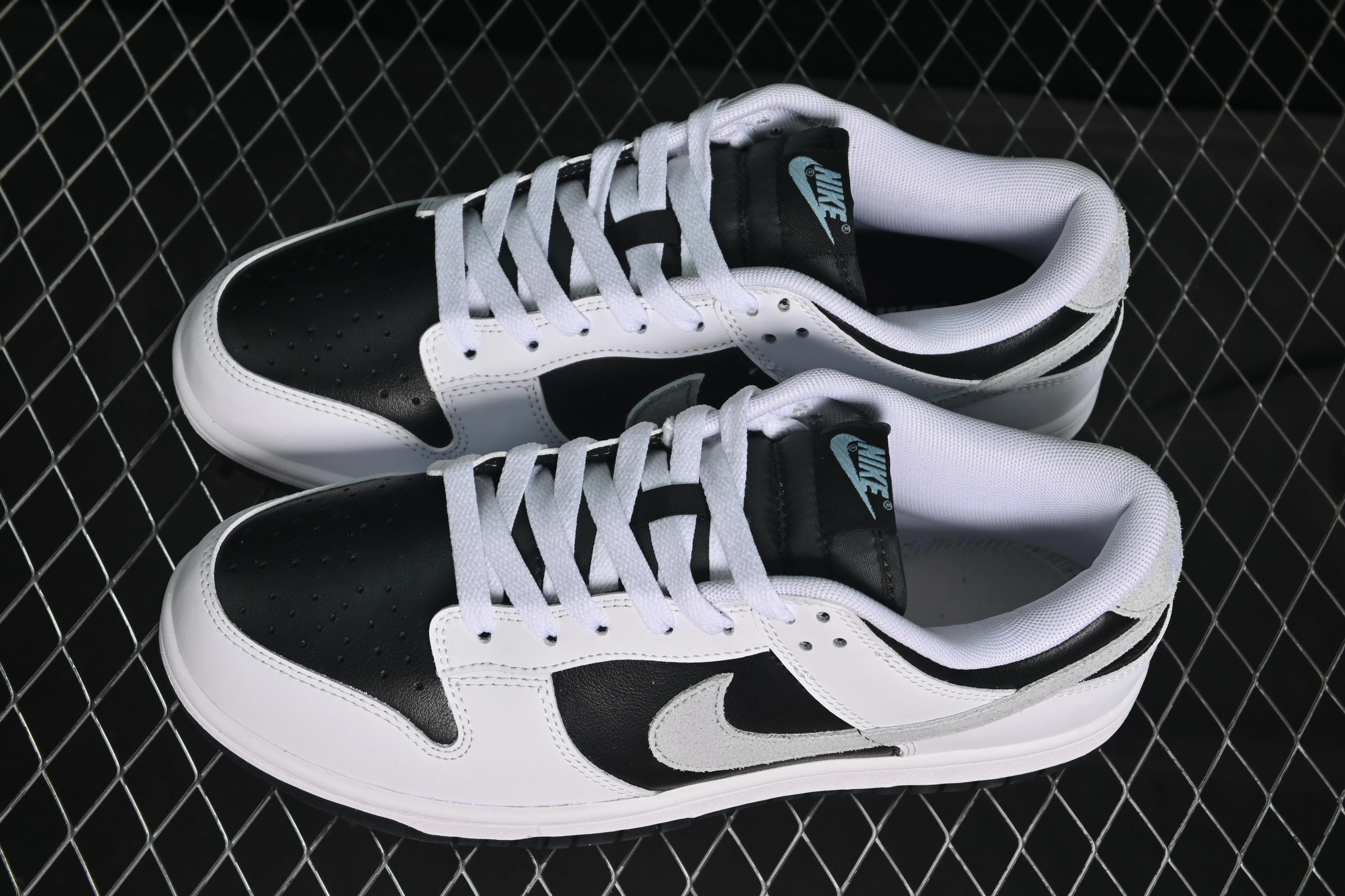 All Categories Nk SB Dunk Series Nk SB Dunk Low Low-top sneakers Nike SB Dunk Low White, black and gray color Low-top casual sneakers IB4620-141